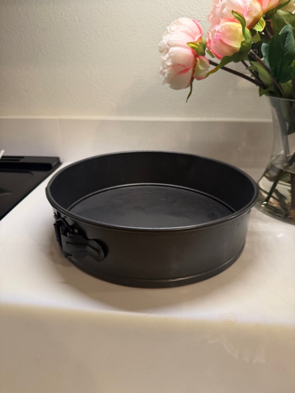 Non-Branded Black Springform Cake Pan - Removable Bottom